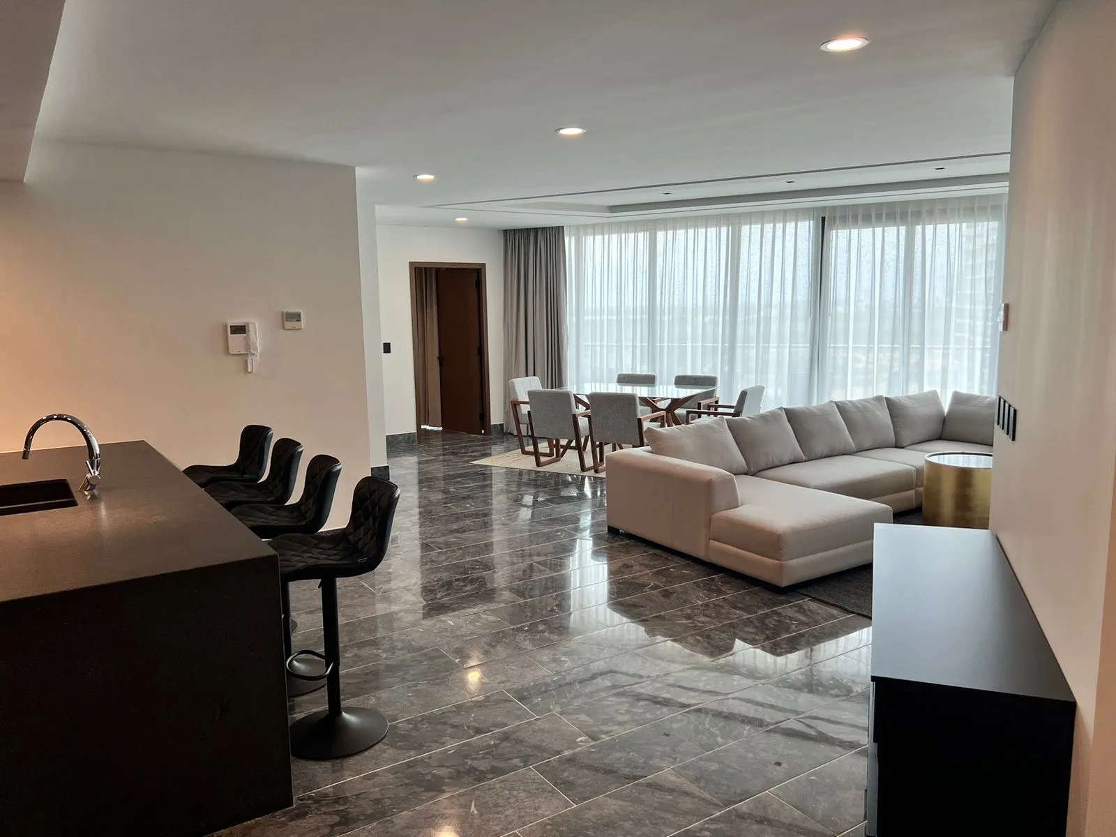 DEPARTAMENTO EN RENTA O VENTA, SHARK TOWER, CANCUN - Image 1