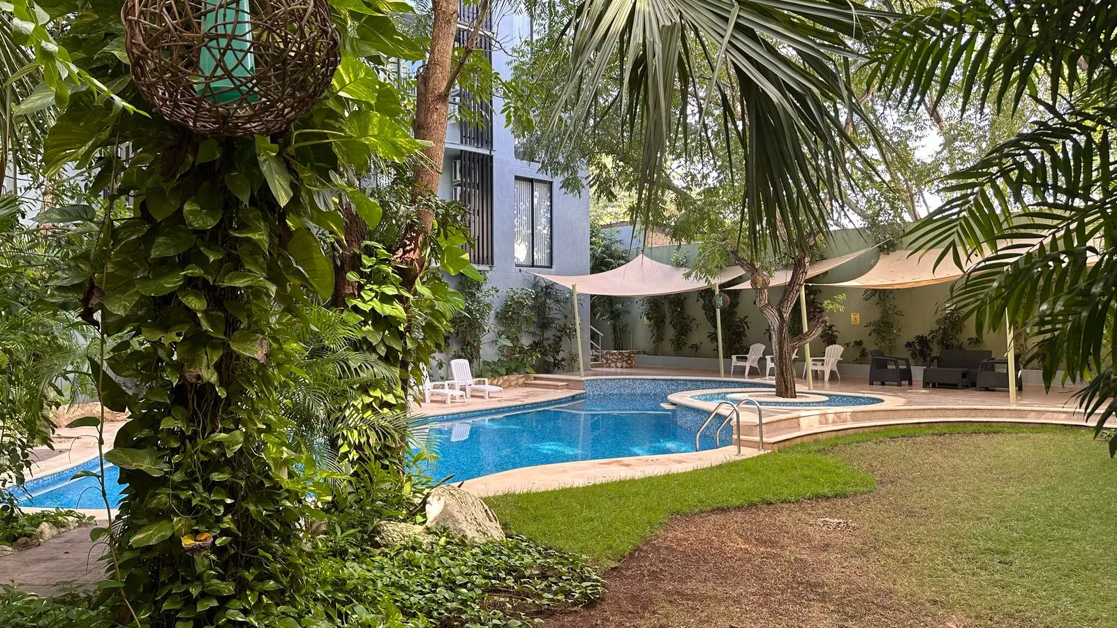 RIVIERA TOWERS 2 - 2 BEDROOM CONDO - Image 1