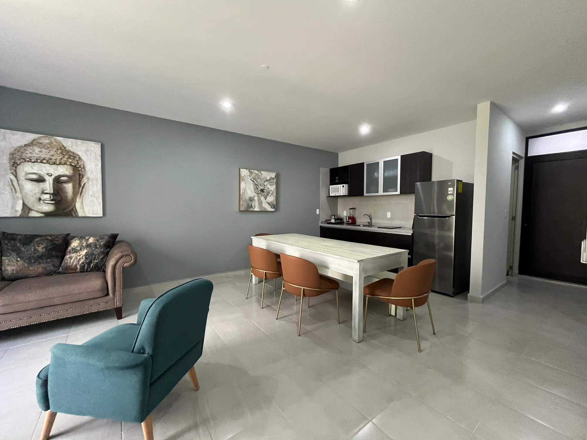 RIVIERA TOWERS 3 - 2 BEDROOM CONDO - Image 1