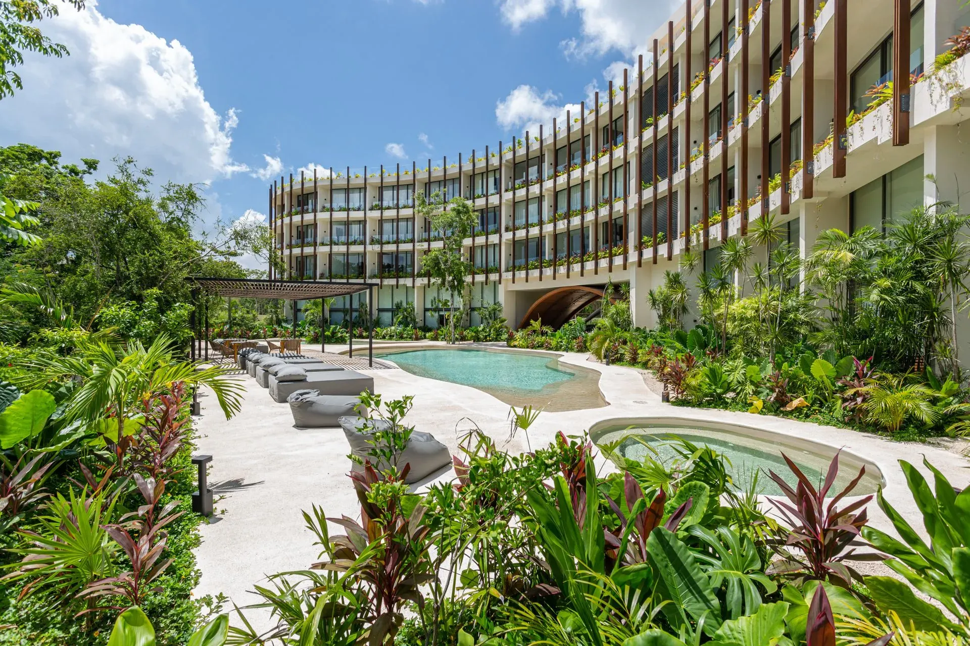 MISTIQ GARDENS B-201 - Image 1