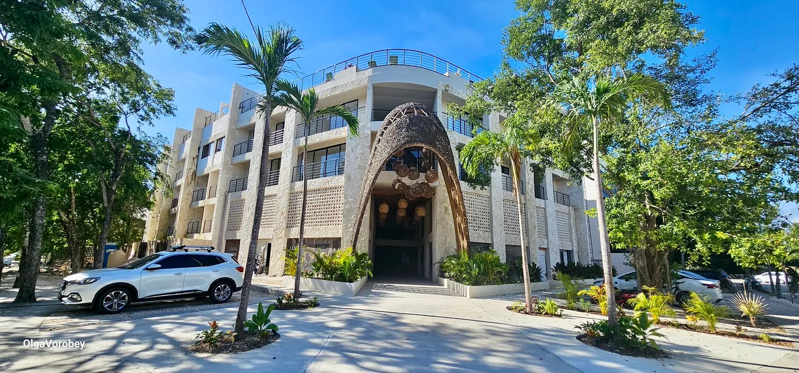LUXURY STUDIO FOR SALE - Image 1